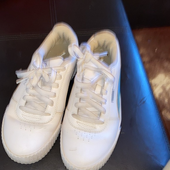 A nice comfortable pair of gym shoes - Picture 5 of 5